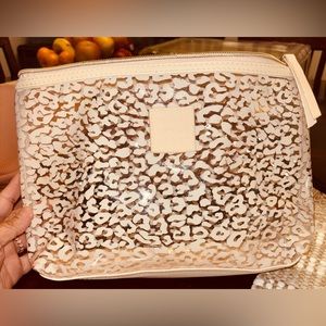 Tender Love & Carry Clear Animal Blush Holdall 👜👛